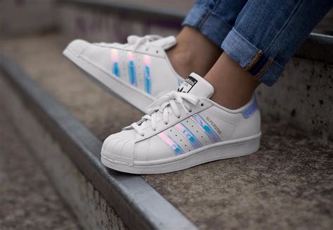 adidas originals dark con holograma en punta|adidas hologram shoes.